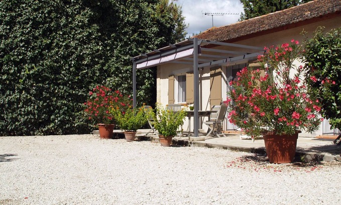St.-Remy-de-Provence Other | Apartment in a quiet part of a farmhouse, with enclosed garden