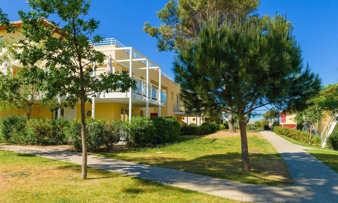Le Brusc Apartment | Apartment in Le Brusc near Sandy Beach