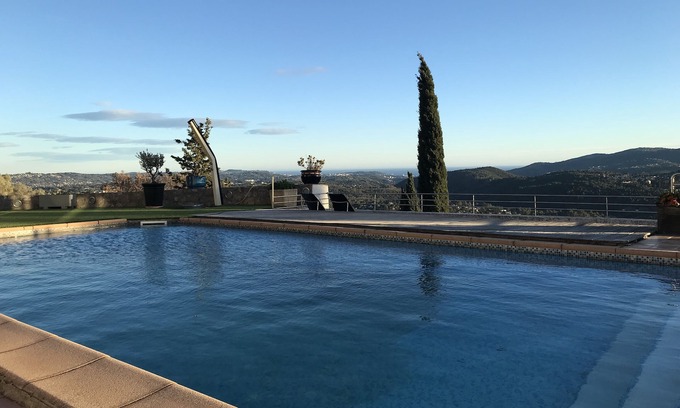 Cabris Apartment | Apartment 'Galiwood' with Sea View, Wi-Fi and Air Conditioning