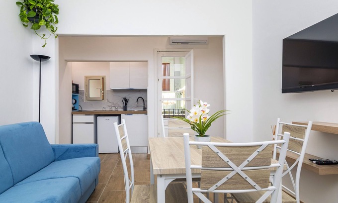 Old Town Apartment | Apartment 'Good Vibes Home' with Balcony, Wi-Fi and Air Conditioning
