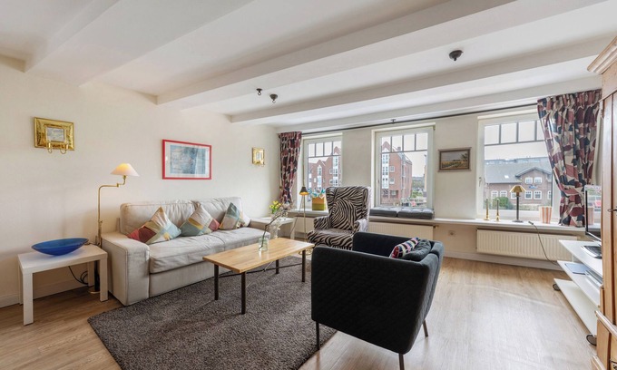 Zentrum Apartment | Apartment 'Hafenambiente' with Private Terrace and Wi-Fi