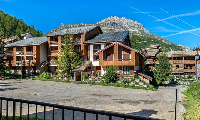 Val-d'Isere Villa | Apartment Heureuse - Three Bedroom Villa, Sleeps 8