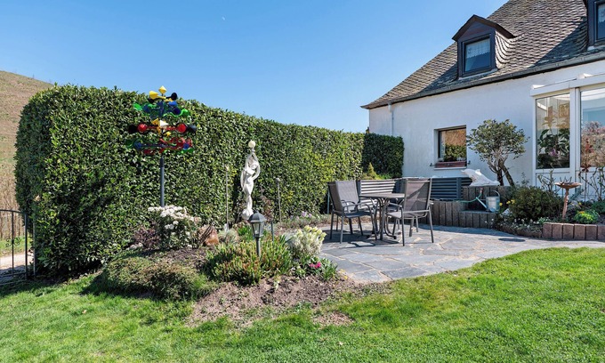Olewig Apartment | Apartment 'Hildegard Von Nell' with Shared Garden and Wi-Fi