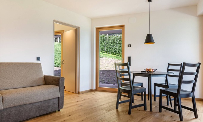 Lagundo Apartment | Apartment Hofer Hof MUT with Mountain View, Wi-Fi & Terrace
