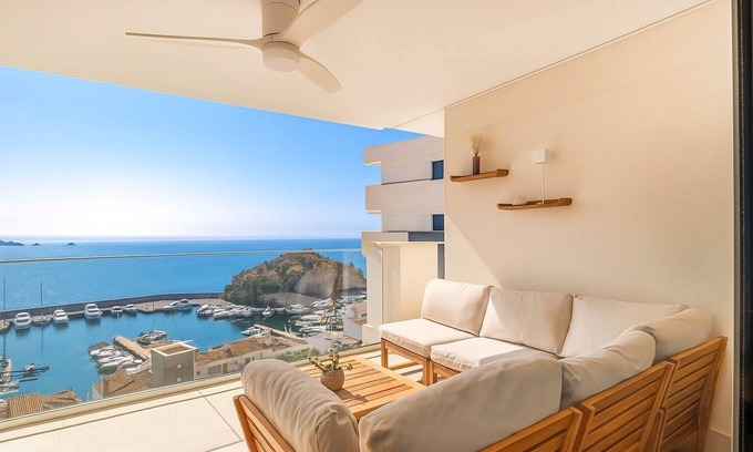 Almunecar Apartment | Apartment 'Icon Marina La Ola' with Sea View, Wi-Fi and Air Conditioning