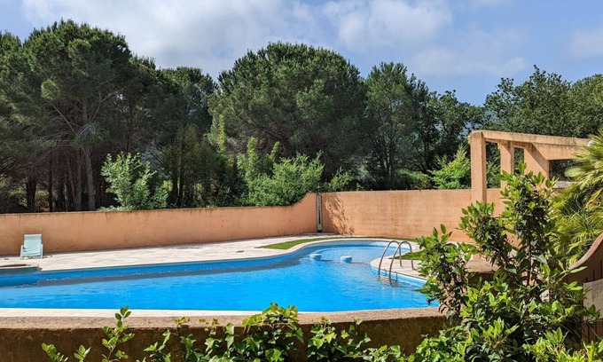 Plage d'Argeles Apartment | Apartment in a pine park with swimming pool - C6