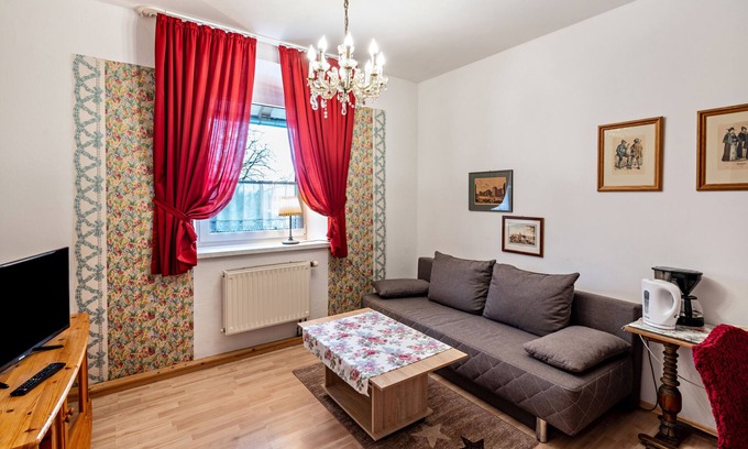 Nussdorf am Inn House | Apartment In A Hotel 'Nußdorfer Hof - Apartment 9' with Mountain View and Wi-Fi