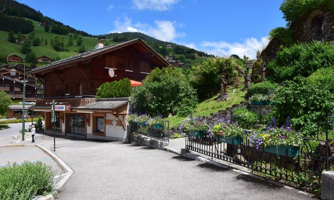 La Clusaz Apartment | Apartment in a house, in the heart of the village, at the foot of the ski slopes