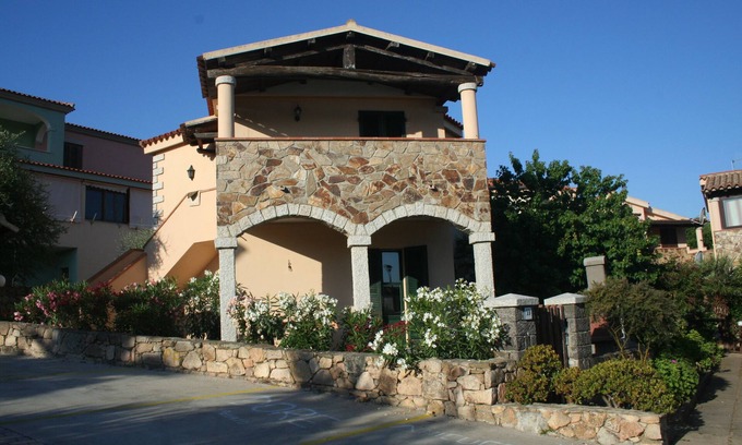 Limpiddu Apartment | Apartment in cottage with private garden