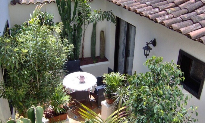 El Guincho Apartment | Apartment in rustic style with small terrace in the patio