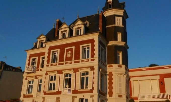 Trouville-sur-Mer Apartment | Apartment in villa classified on the beach of Trouville