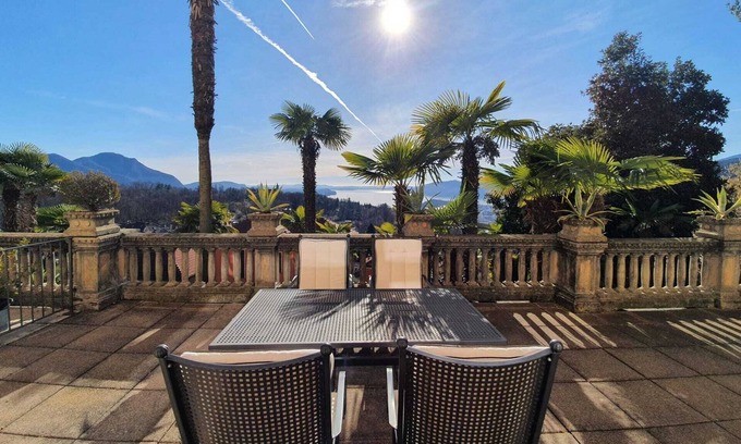 Vignone Apartment | Apartment in historic villa with solarium and lake view