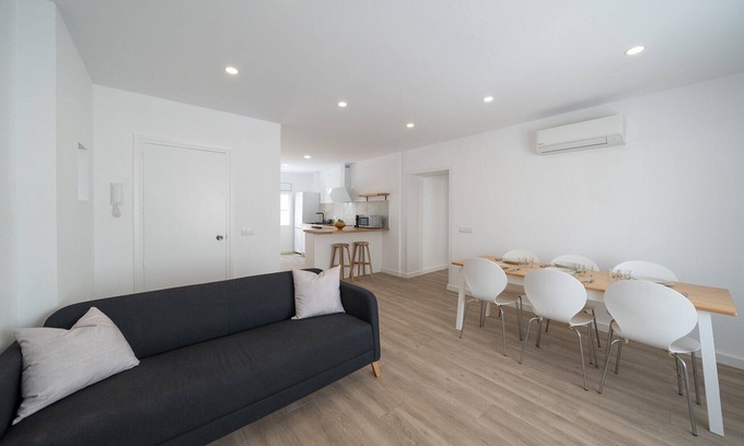 L'Escala Apartment | Apartment in L’Escala near Las Barcas Beach
