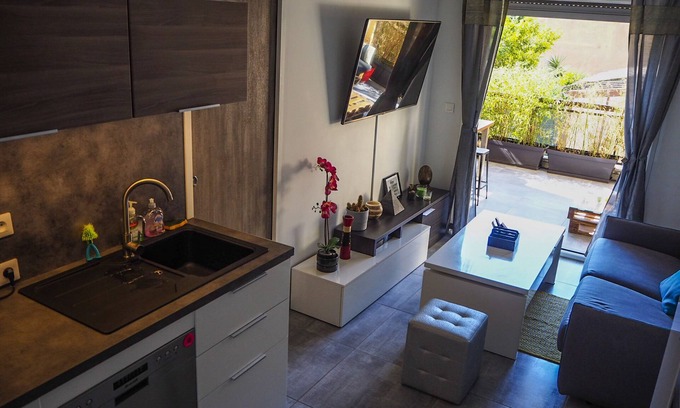 Le Lavandou Apartment | APARTMENT IN THE HEART OF LAVANDOU + PRIVATE PARKING - BEACH 200M