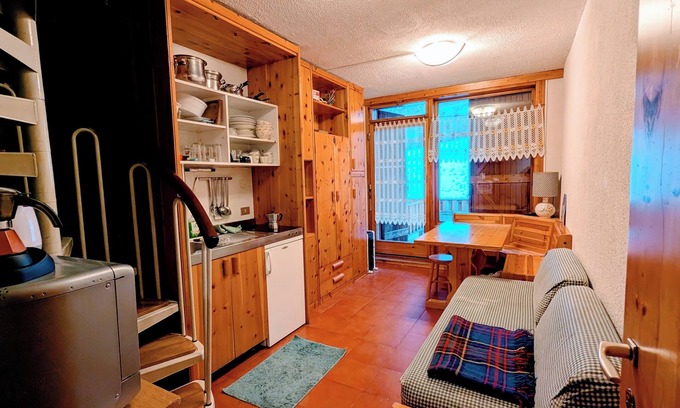 Gressan Apartment | Apartment in the wood for families, couples & groups. 10min walk from ski area