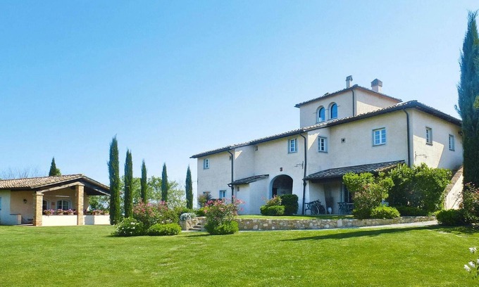 Gambassi Terme Apartment | Apartment in Tuscany with Pool & Golf