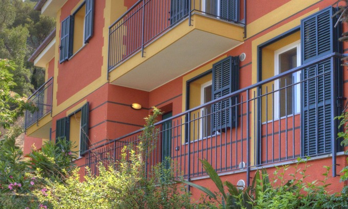 Alassio Apartment | Apartment in villa, sea front, sleeps 6 double services
