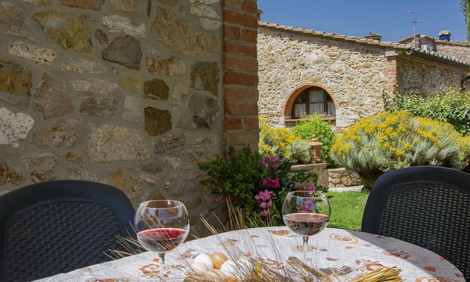 Gambassi Terme Villa | Apartment in villa with pool, WIFI, A/C, TV, terrace, panoramic view, close to San Gimignano