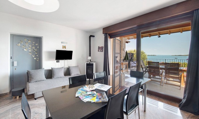 San Felice del Benaco Apartment | Apartment 'Villa Felice' with Lake View, Private Terrace and Private Garden