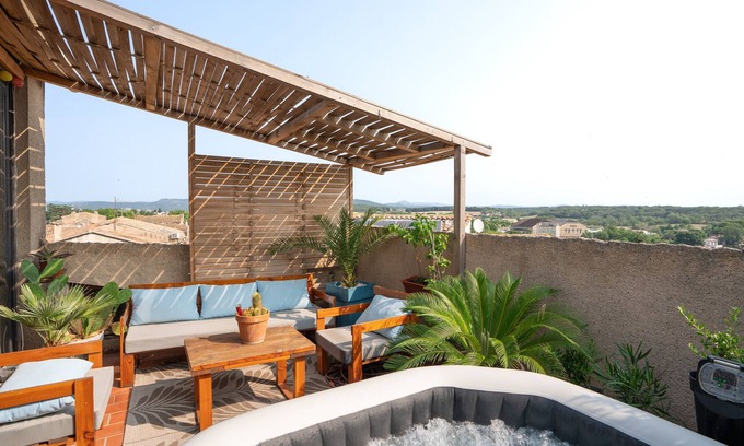 Caux Apartment | Apartment 'Joshroom' with Mountain View, Wi-Fi and Air Conditioning