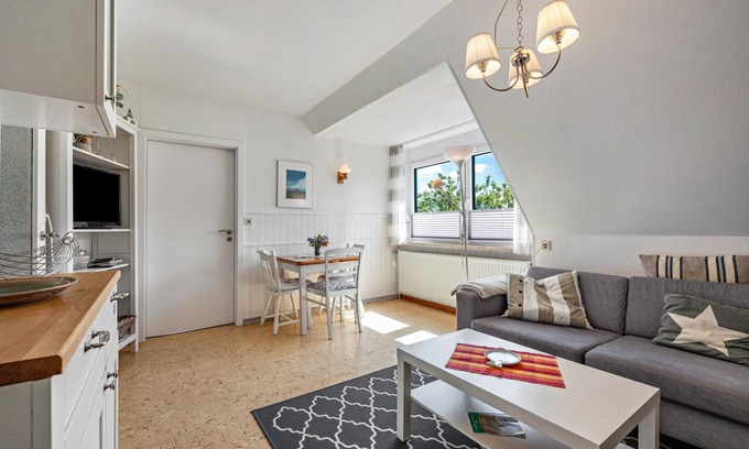 Pellworm Apartment | Apartment 'Jule' with Shared Terrace, Shared Garden and Wi-Fi