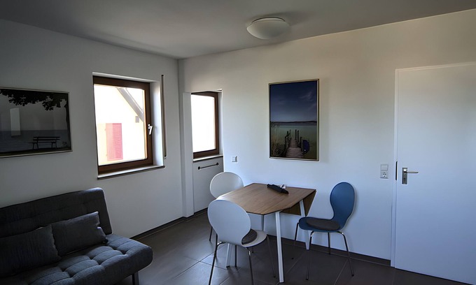 Iznang Apartment | Apartment 'Kajüte Without Balcony' with Lake View, Shared Terrace and Wi-Fi