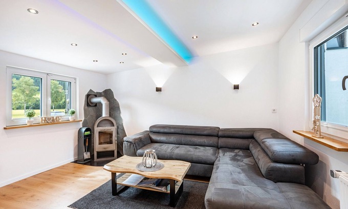Saalhausen Apartment | Apartment 'Kurparkblicksauerland' with Mountain View, Wi-Fi and Air Conditioning