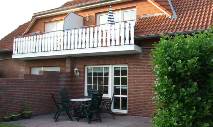 Norddeich Condo | Apartment Kutter, directly in Norddeich, 10 min walk to the beach