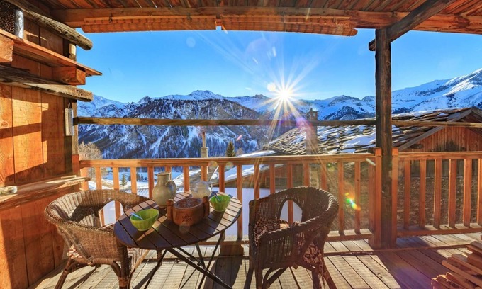 Saint-Veran Apartment | Apartment 'L'Alpazen' with Mountain View, Balcony and Wi-Fi