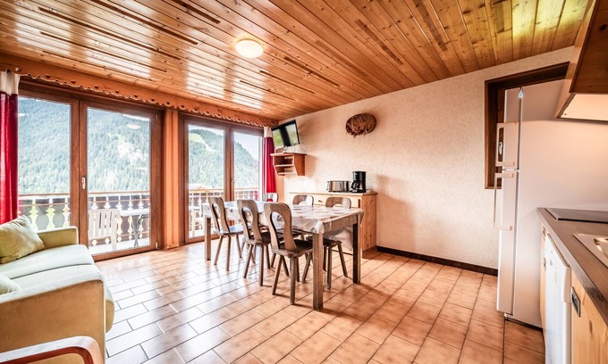 Chatel Apartment | Apartment 'La Flèche De Bronze - 6 People' with Mountain View, Balcony and Wi-Fi