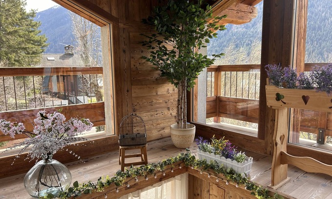 Seez Apartment | Apartment 'La Petite Étoile' with Mountain View, Private Garden and Wi-Fi