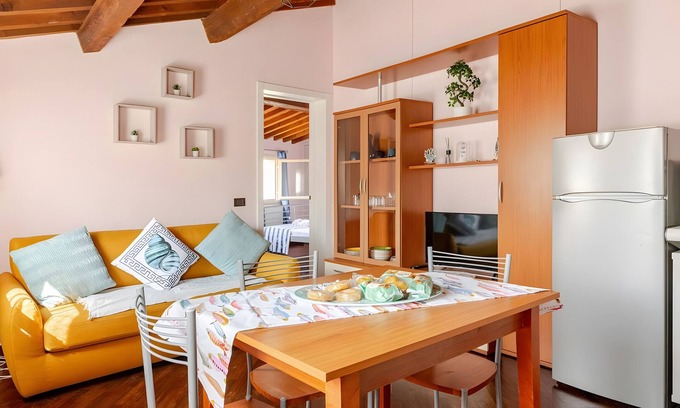 Livorno Apartment | Apartment 'La Piccola Venezia' with Wi-Fi
