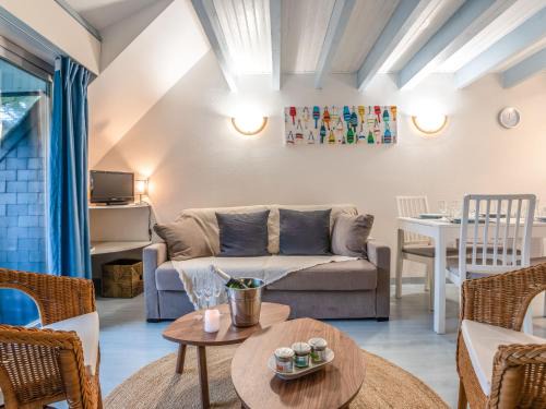 Carnac Apartment | Apartment Les Pins-3 by Interhome