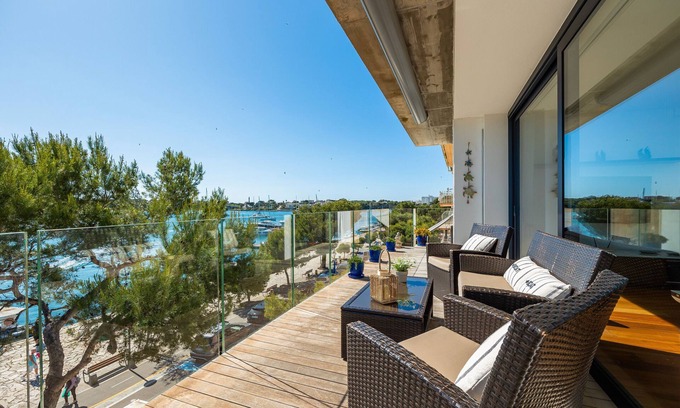 Portocolom Apartment | Apartment 'Llevant' with Sea View, Wi-Fi and Air Conditioning