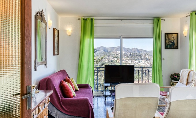 Llanca Apartment | Apartment 'Marval' with Sea View, Wi-Fi and Air Conditioning