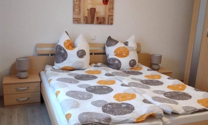 Gemarkung Oberdigisheim Apartment | Apartment 'Mayntz' Albjuwel' with Shared Terrace, Shared Garden and Wi-Fi