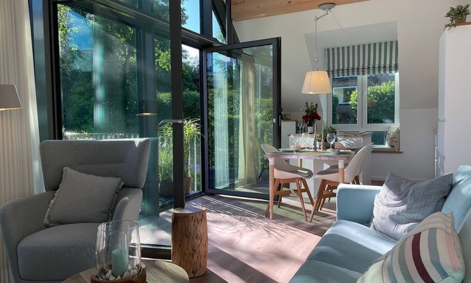 Eckernfoerde Apartment | Apartment 'Meerzeit' with Sea View, Balcony and Wi-Fi