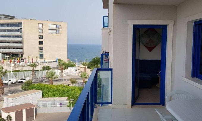 Alicante Apartment | Apartment 'Mountains and Ocean View' with Sea View, Wi-Fi and Air Conditioning
