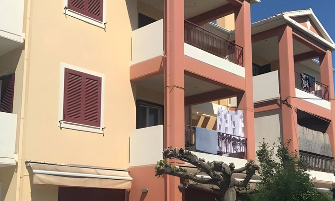 Nikiana Apartment | Apartment 'Nektarios' with Sea View, Wi-Fi and Air Conditioning