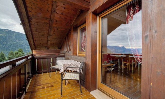 Tirolo Apartment | Apartment 'Oberötzbauer Edelweiss' with Mountain View, Shared Garden and Wi-Fi
