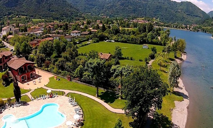Crone Apartment | Apartment on Lake Idro with Pool