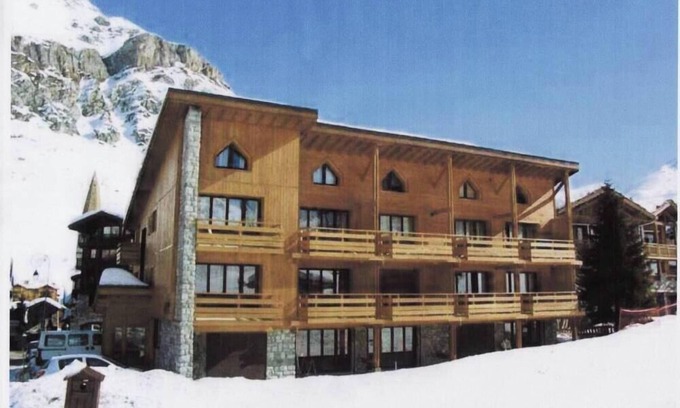 Val-d'Isere Apartment | Apartment on the snow front, ski-in ski-out free wifi