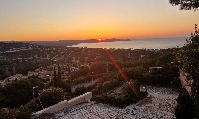 Cavalaire-sur-Mer Villa | Apartment overlooking Cavalaire bay Ideal for recharging your batteries