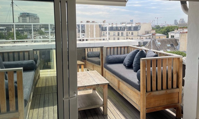 Saint-Victor Apartment | Apartment overlooking Paris