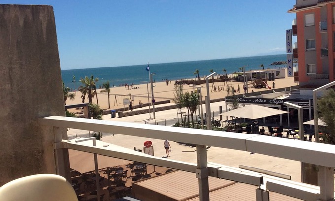 Valras-Plage Apartment | APARTMENT P2 SECOND FLOOR SEA VIEW 50 METERS FULL BEACH