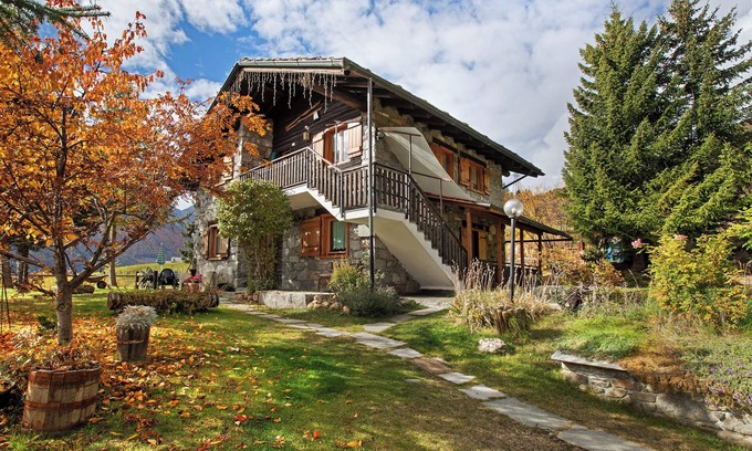 Gimillan Apartment | Apartment 'Piccolo Paradiso' with Mountain View, Private Garden and Wi-Fi