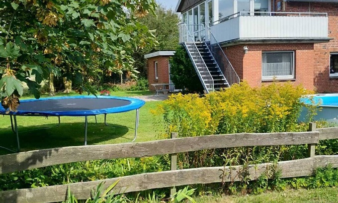 Westerkoog Apartment | Apartment 'Plüschmors' with Shared Garden, Balcony and Wi-Fi