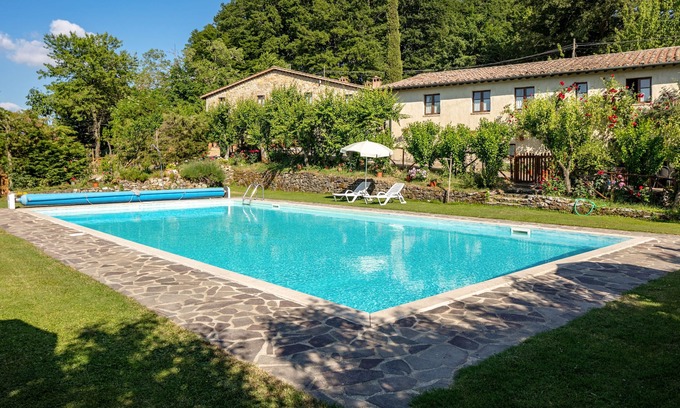 Castell'Azzara Apartment | Apartment 'Podere Le Ghiande, Podere N°2' with Mountain View, Shared Pool and Wi-Fi