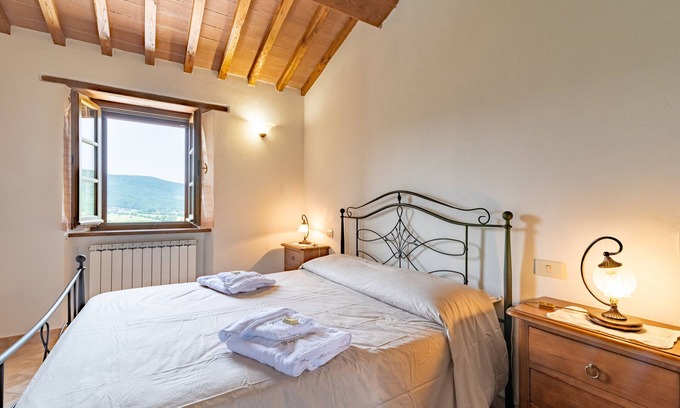 Lisciano Niccone Other | Apartment "Pugnano Alto - Castagna" with Shared Pool and Wi-Fi