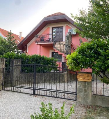 Heviz Apartment | Apartment Roman villa